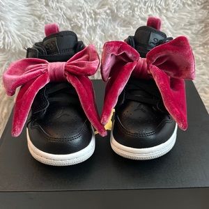 Jordan 1 Mid Bow Toddler 9C